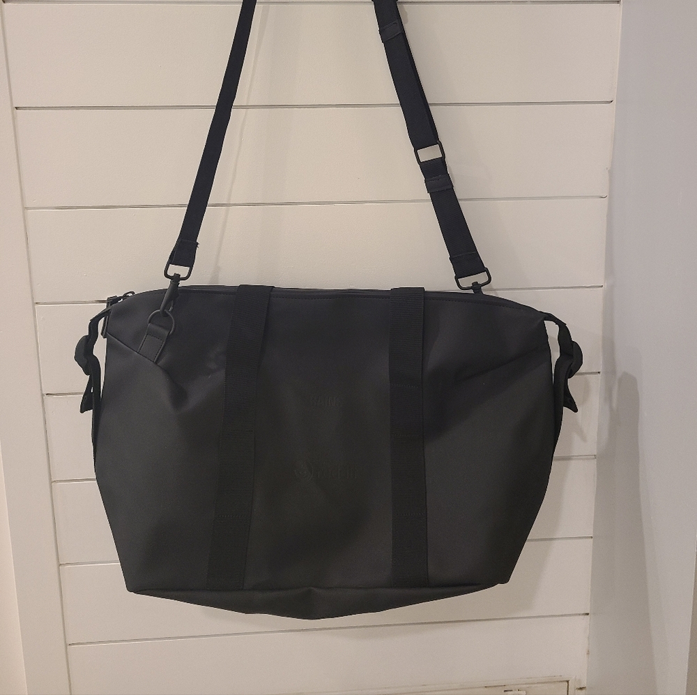 NWOT Rains Small Duffel Bag